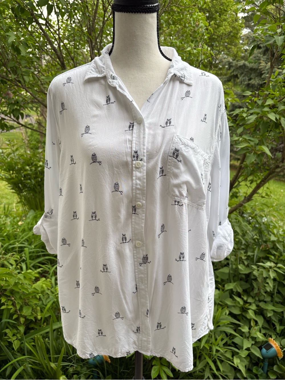 beachlunchlounge White Button-Down Shirt with Small Owl Print